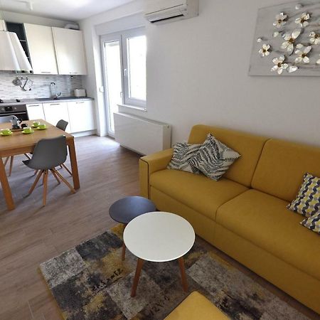 Apartment Vostan Pula Eksteriør billede